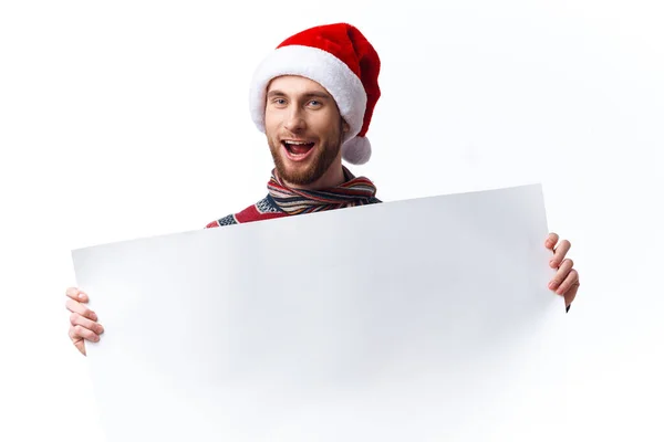 Συναισθηματικός Άνθρωπος Ένα Χριστουγεννιάτικο Καπέλο Λευκή Αφίσα Mockup Στο Φως — Φωτογραφία Αρχείου