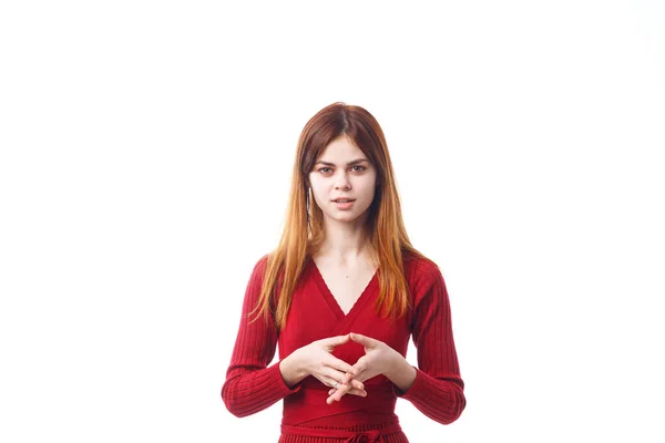 Fröhliche Frau Rotem Kleid Studio Posiert Auf Hellem Hintergrund Hochwertiges — Stockfoto
