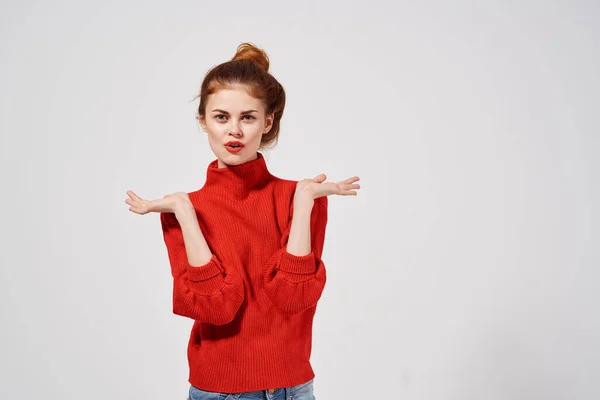 Mulher Moda Com Lábios Vermelhos Posando — Fotografia de Stock