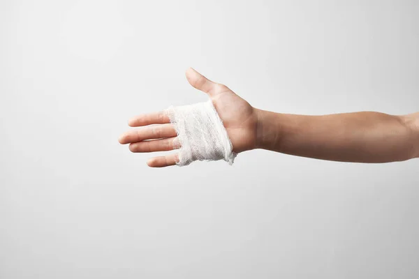 Problemas nas articulações massagem nas mãos medicina lesão — Fotografia de Stock