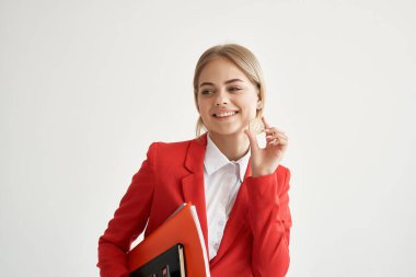 Kadın Bitcoin kripto para biriminin izole edilmiş arka planı