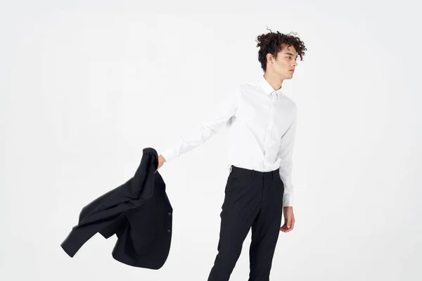 Бизнесмен с курткой в руках современная мода Style Studio — стоковое фото