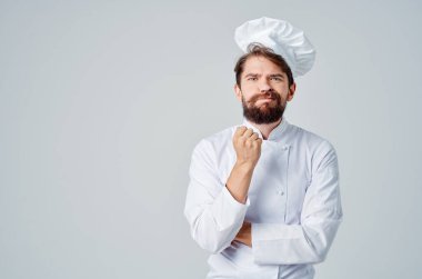 Sakallı adam şef restoran servisi Profesyonel duygular