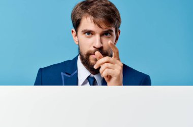 Beyaz Sancak Stüdyosu 'nun reklamını yapan işadamları