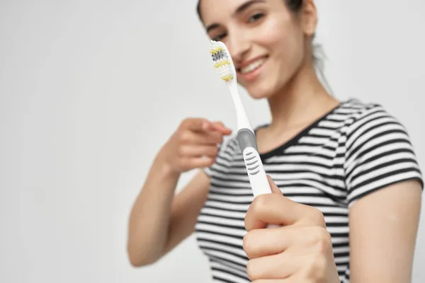 Cheerful Woman Toothbrush Light Background High Quality Photo — Stock Photo, Image