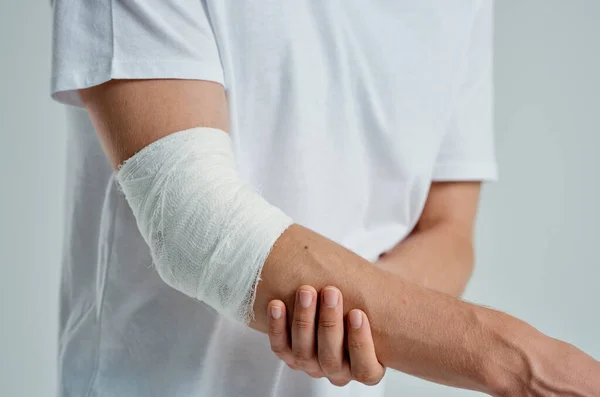 Paciente varón lesión de la mano tratamiento problemas de salud medicina hospitalaria —  Fotos de Stock