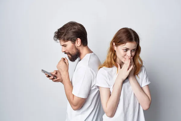 Ehepaar Familie mit Telefonen in der Hand Kommunikation Studio Lebensstil — Stockfoto