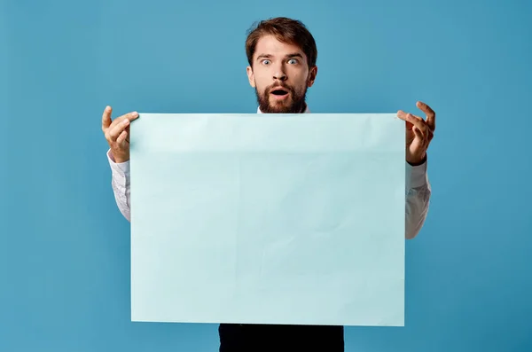 Бізнесмени блакитний лист презентація реклама крупним планом — стокове фото