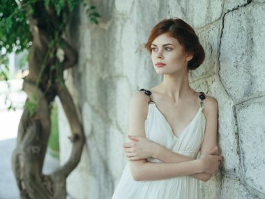 Beyaz elbiseli kadın Yunan mitolojisi prensesi