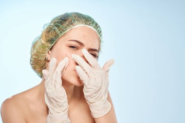 Kadın çıplak omuzlu sivilce tedavisi arka planı