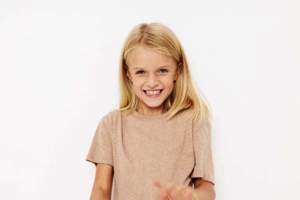 Retrato de um espaço em branco sorrindo pouco cutie para o projeto do logotipo em um fundo claro — Fotografia de Stock