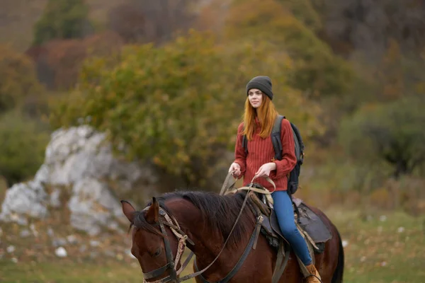 Woman Hiker Riding Horse Nature Travel High Quality Photo — Stock Photo, Image