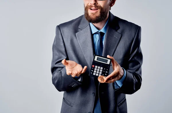 Hombre Emocional Con Bitcoin Sobre Fondo Claro Foto Alta Calidad — Foto de Stock