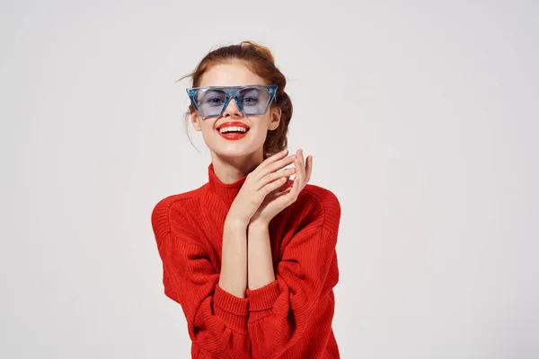 Mooie Vrouw Poseren Lichte Achtergrond Hoge Kwaliteit Foto — Stockfoto