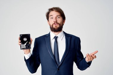 İş adamı hard disk bilgi teknolojisi profesyoneli