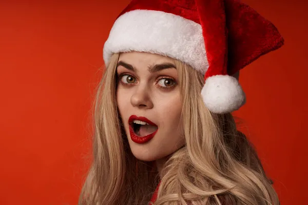 Wesoła kobieta Nowy rok Santa kapelusz wakacje model — Zdjęcie stockowe