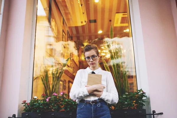 Short haired woman outdoors in a summer cafe rest Lifestyle — Stock Photo, Image