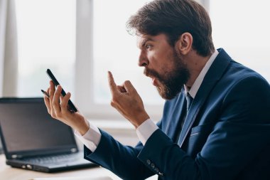 Masa başı kariyer öfke teknolojilerinde çalışan işadamları