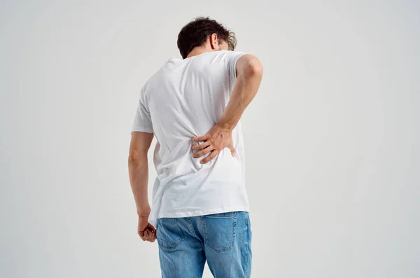 Dolor de espalda hombre problemas de salud terapia de masaje estudio tratamiento — Foto de Stock