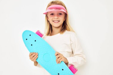 Küçük kız aktif istirahat eğlencesi izole edilmiş