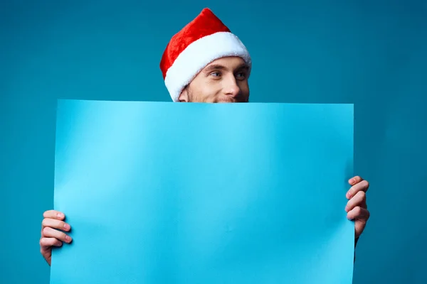 Homme Joyeux Dans Chapeau Père Noël Tenant Une Bannière — Photo