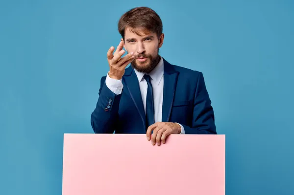 Бородатий чоловік рекламний щит копія-простір ізольований фон — стокове фото
