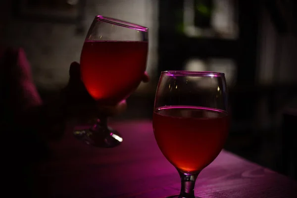 Rode alcoholische drank close-up luxe levensstijl — Stockfoto