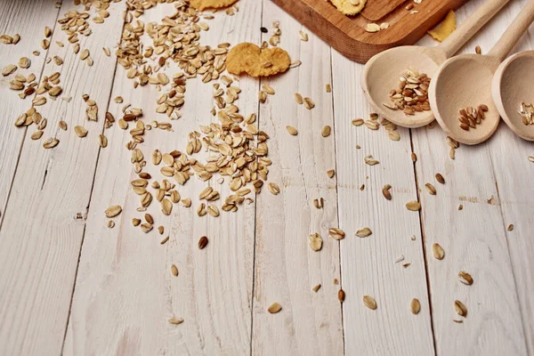 Louça de madeira comida muesli madeira fundo — Fotografia de Stock