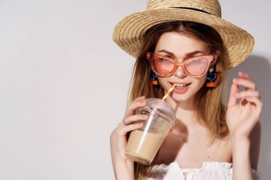 Güzel kadın dekorasyonları göz kamaştırıcı görünümler sergiliyor