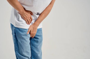 Sağlık sorunları olan bir adam, yakın çekim ürolojisi. Yüksek kalite fotoğraf