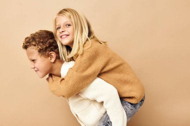 erkek ve kız kardeş moda gençlik stil-kıyafet çocukluğu