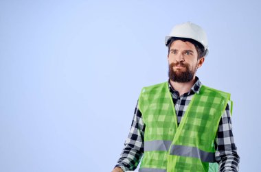 Stüdyo endüstrisinde poz veren mühendis. Yüksek kalite fotoğraf