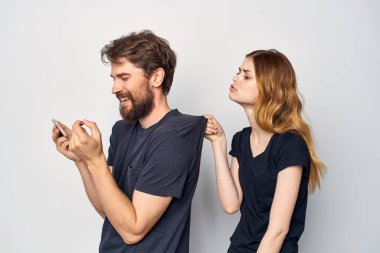 Aile kucaklaşması iletişim dostluğu ışık arka plan