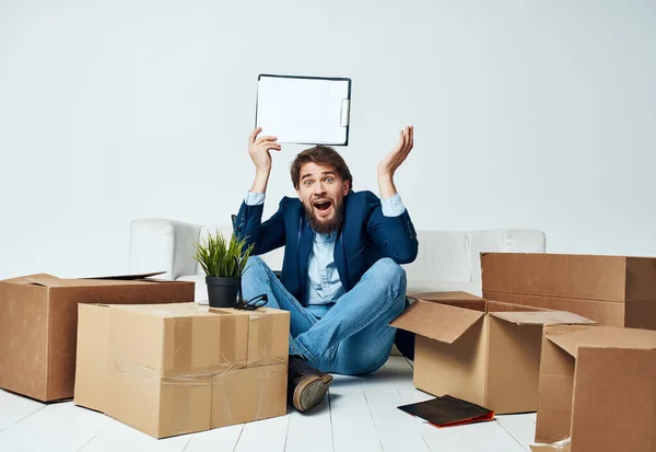 Male manager moving office official — Stock Photo, Image