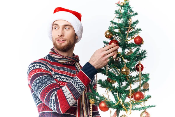 Wesoły człowiek w kapeluszu Santa świąteczne dekoracje wakacje Nowy Rok studio pozowanie — Zdjęcie stockowe