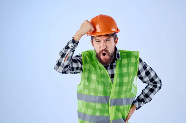 Uomo Lavoratore Giubbotto Verde Sfondo Isolato Foto Alta Qualità — Foto Stock