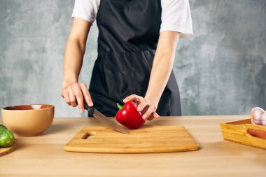Mutfakta sebze pişirmek. Sağlık vitaminleri.