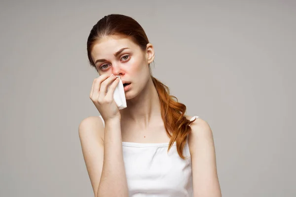 Infección por el virus de la gripe de la mujer problemas de salud —  Fotos de Stock