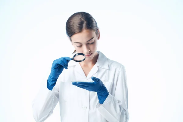 女性医師化学溶液生物学者研究室 — ストック写真