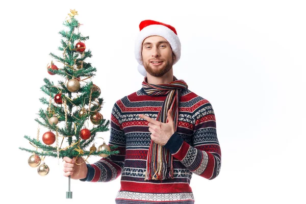 Noel Baba şapkalı neşeli adam Noel süslemeleri Noel tatili izole edilmiş arka plan — Stok fotoğraf