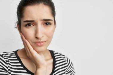 Kadın dişçilik sağlık sorunları izole edilmiş geçmişi rahatsız ediyor
