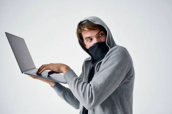 Erkek hırsız anonimlik dikkat kar maskesi yaşam tarzı — Stok fotoğraf
