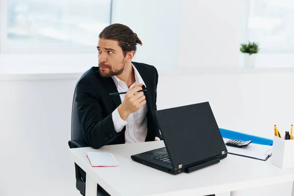 Oficina trabajador oficina trabajo azul documento carpeta tecnología — Foto de Stock