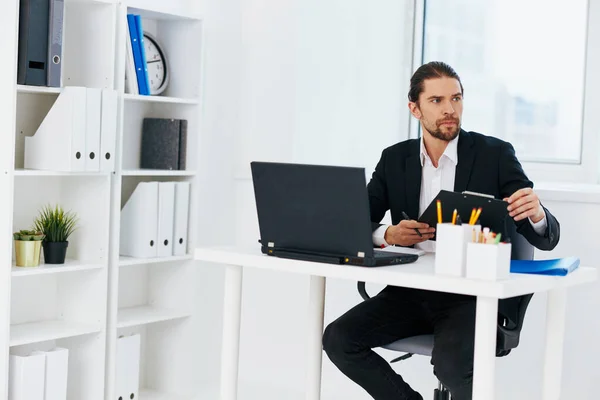 Businessmen work in front of laptop emotions technology — Stock Photo, Image