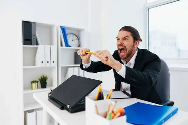 Mann Emotionen Arbeit Schreibtisch Chef — Stockfoto