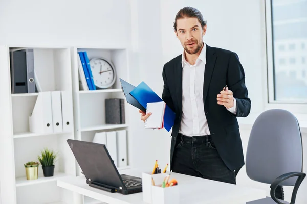 Hommes d'affaires workflow dans le bureau documente émotions Lifestyle — Photo