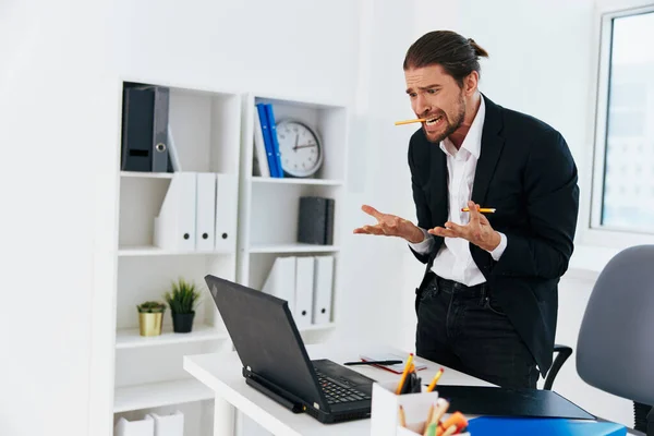 Büroangestellte Emotionen Arbeit Büro Schreibtisch Technologie — Stockfoto