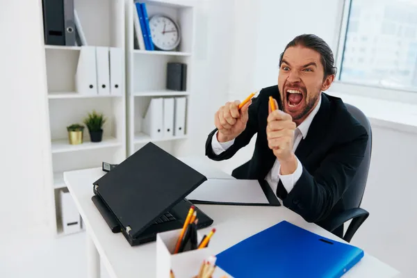 Hombres de negocios emociones trabajo oficina estilo de vida — Foto de Stock