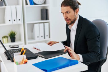 Man office mavi belge dizin teknolojisi ile çalışır