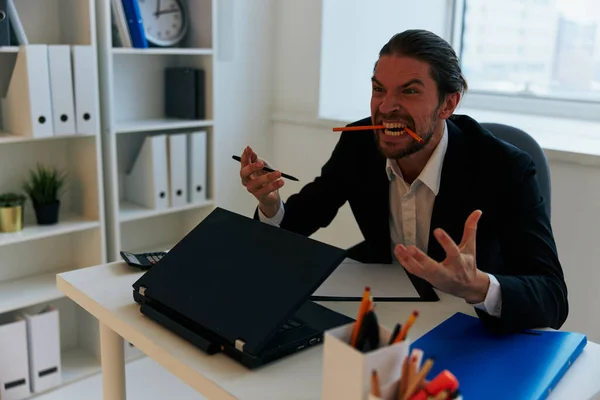 Менеджер эмоций офис босс стола — стоковое фото